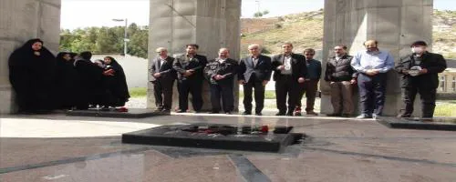 غبارروبی مزار شهدای گمنام دانشگاه 96/7/8